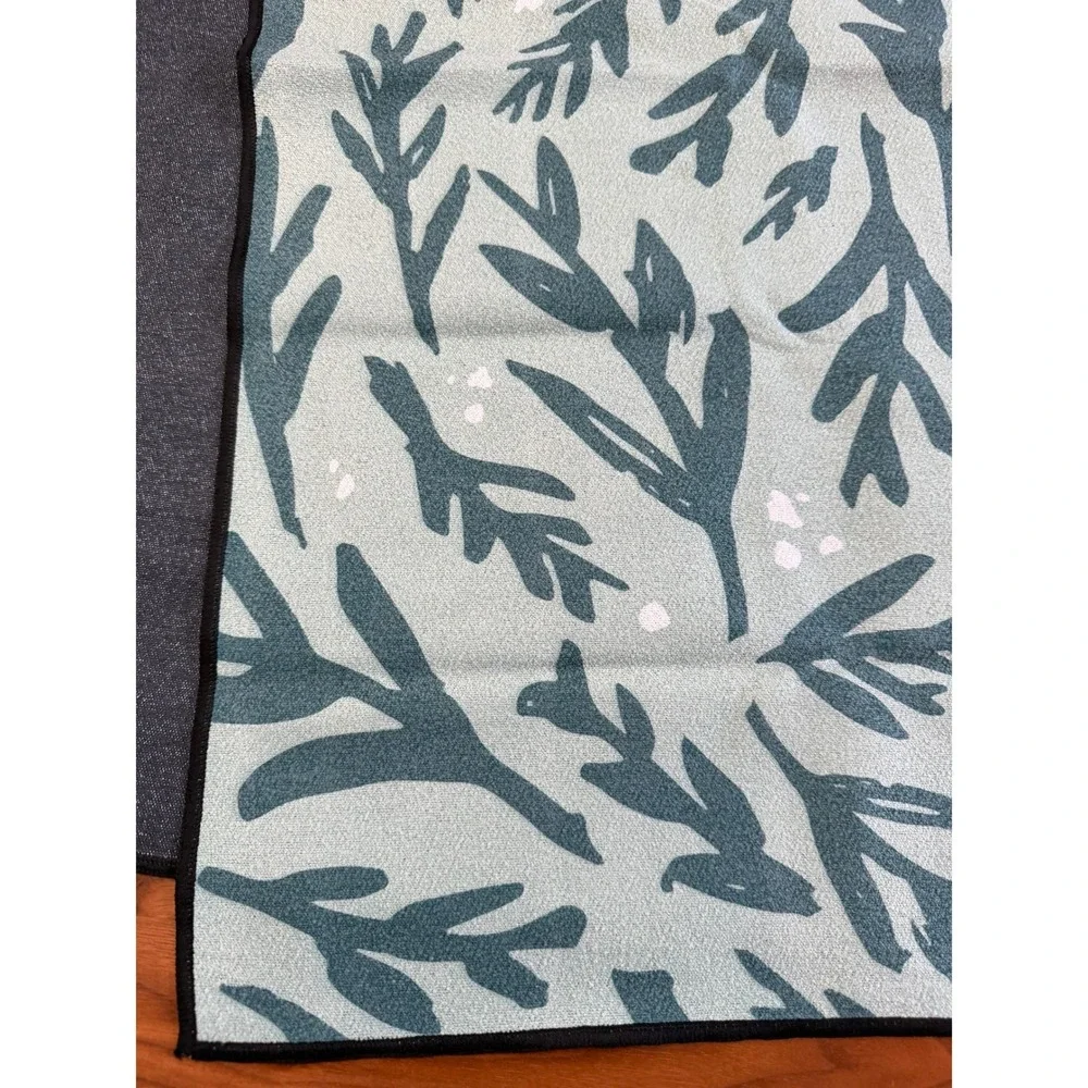 Two Geometry Beach Towels Red Green Abstract Geometric Microfiber Sand Resistant
